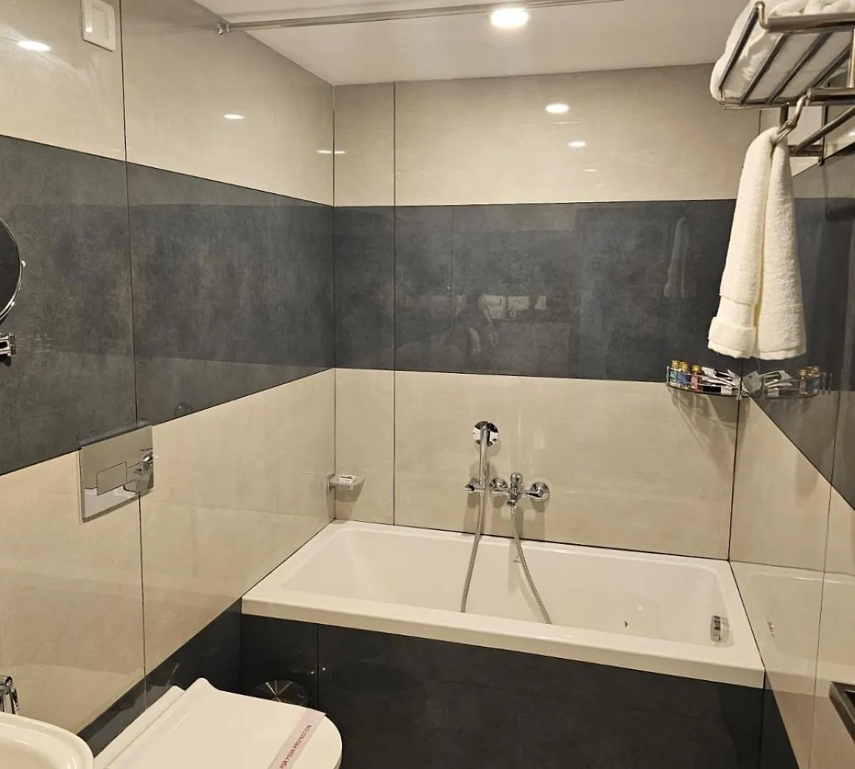 Pearl Residency Hotell Ayoor 3*,